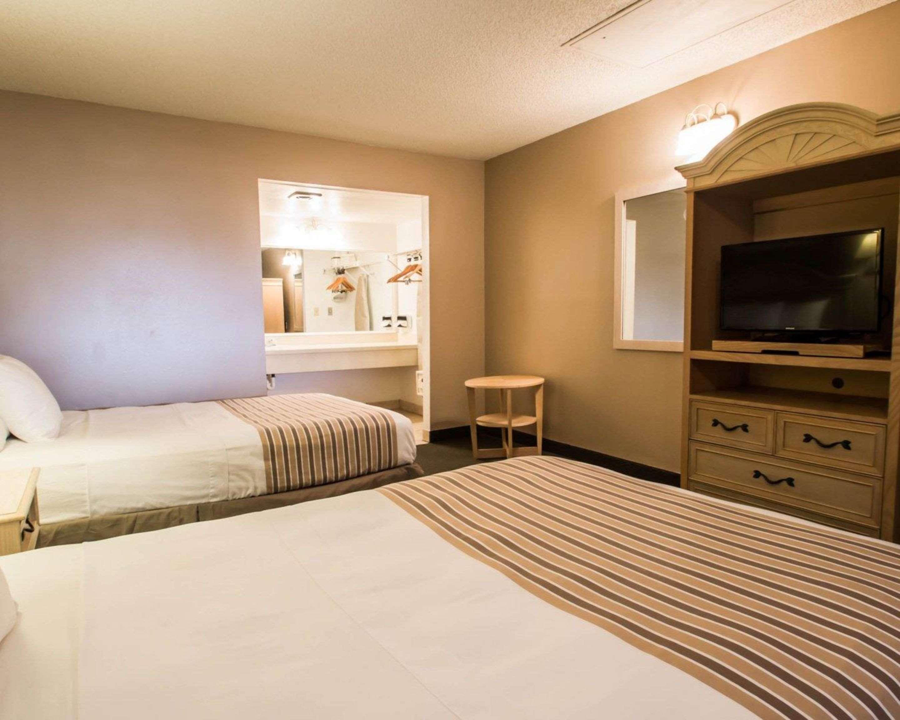 Rodeway Inn Forest City Εξωτερικό φωτογραφία