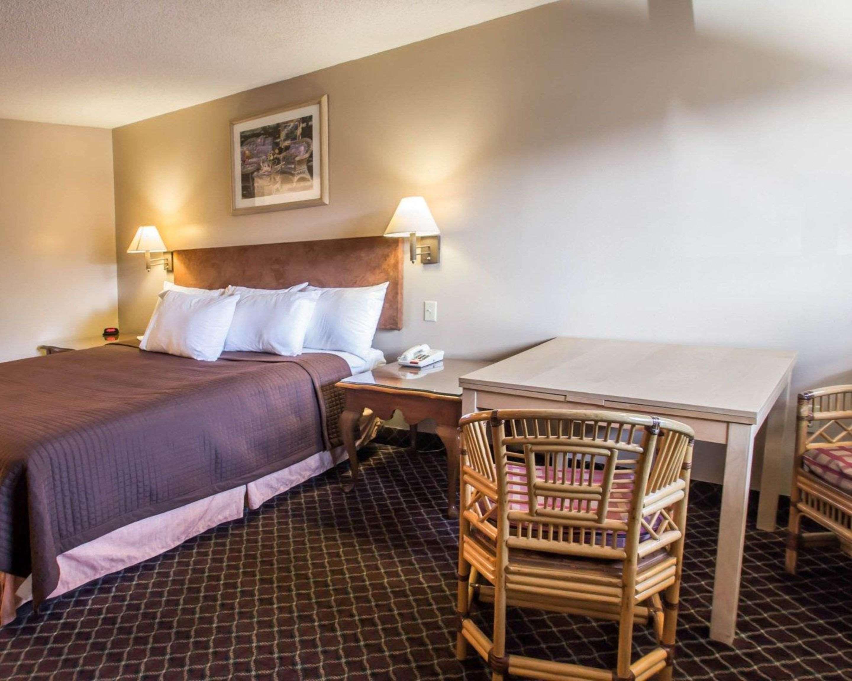 Rodeway Inn Forest City Εξωτερικό φωτογραφία