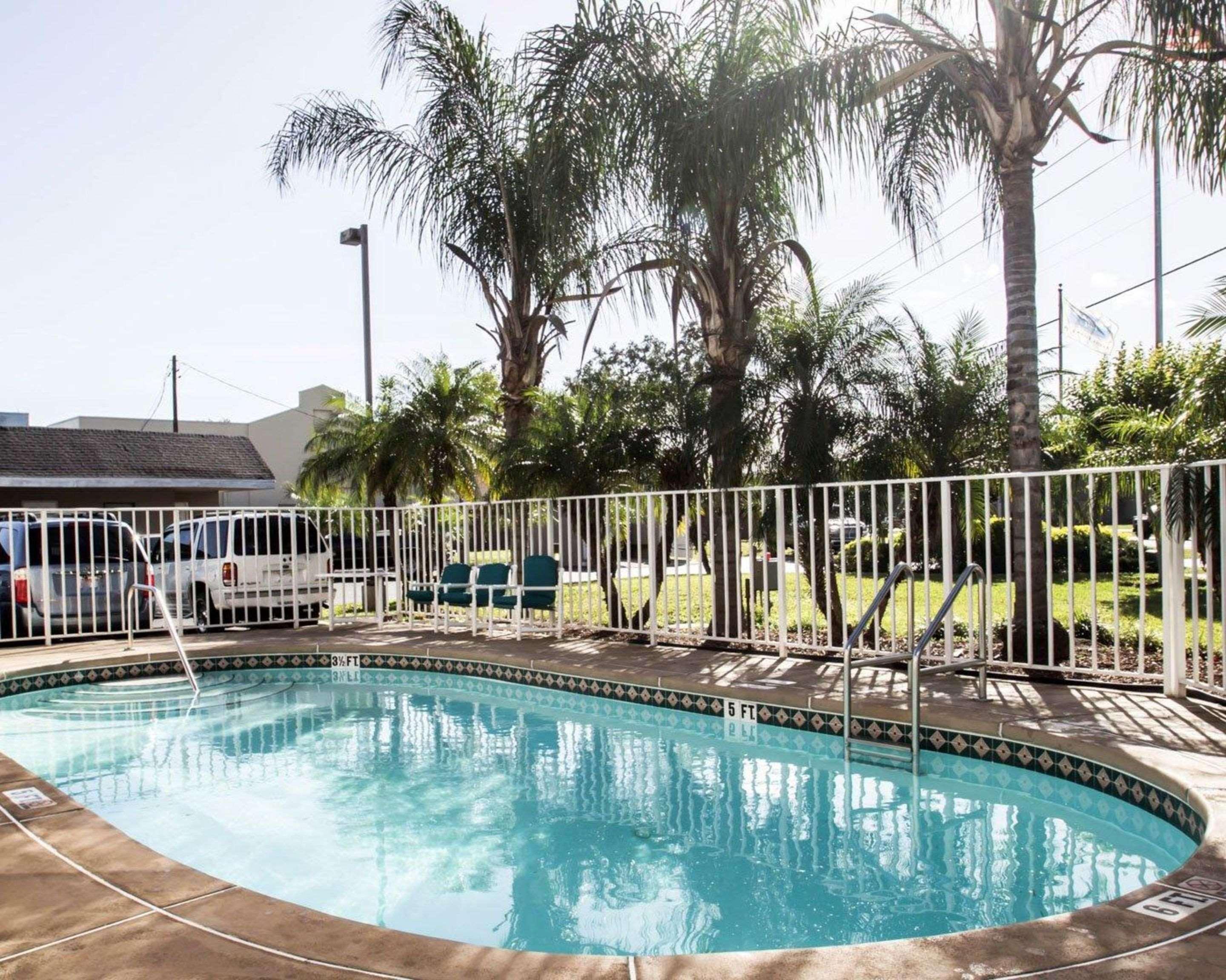 Rodeway Inn Forest City Εξωτερικό φωτογραφία
