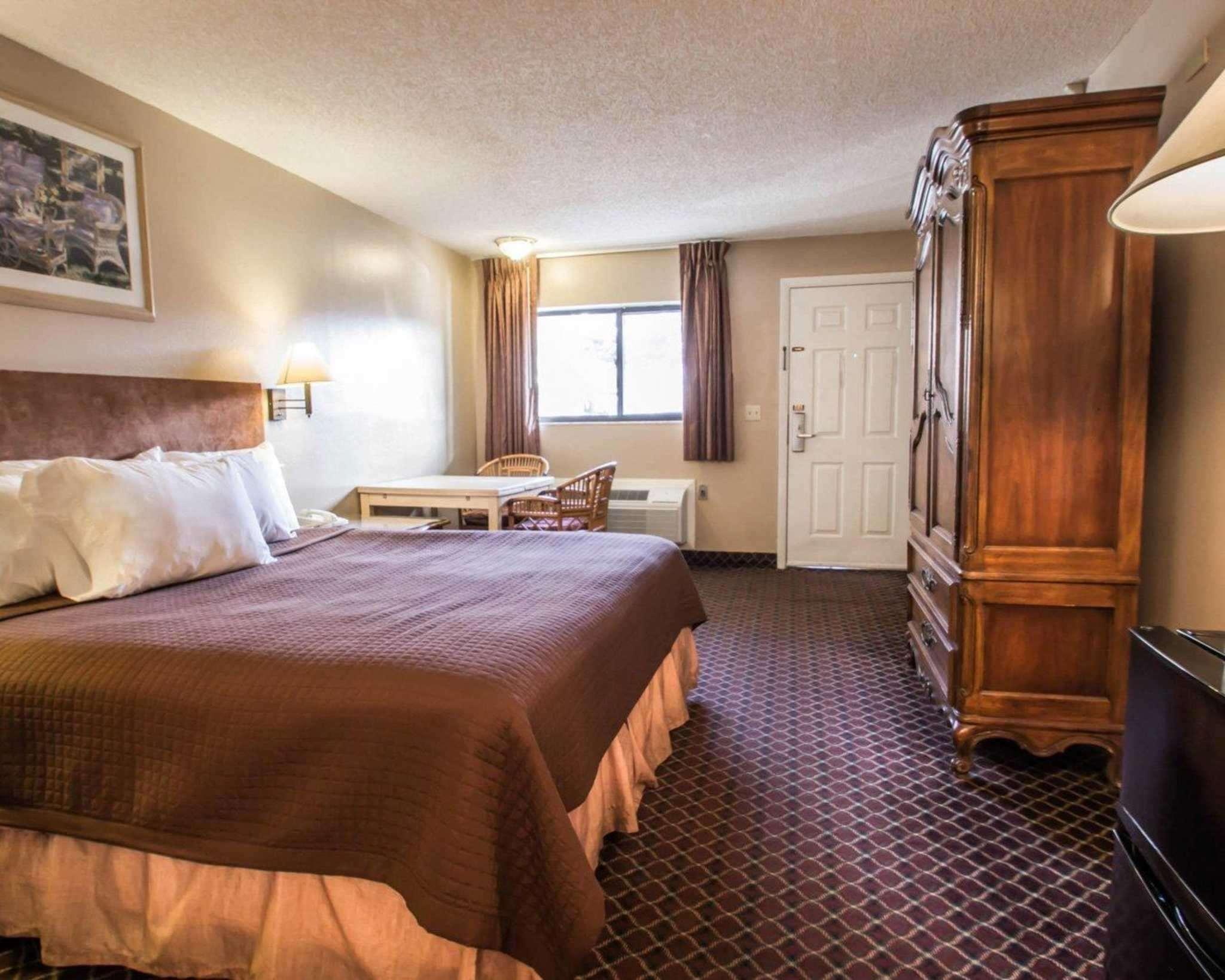 Rodeway Inn Forest City Εξωτερικό φωτογραφία