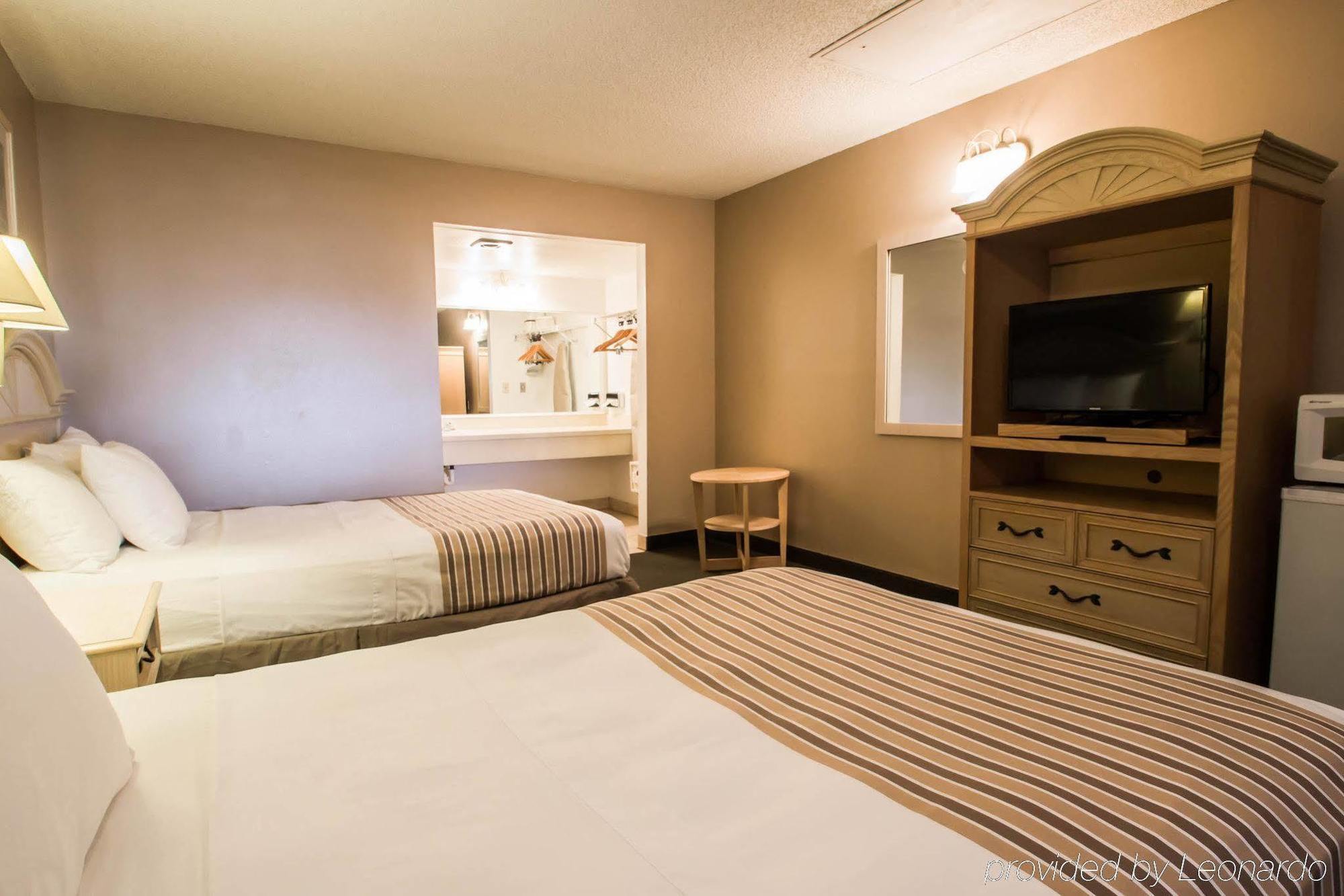 Rodeway Inn Forest City Εξωτερικό φωτογραφία